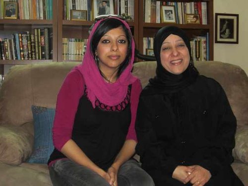 154468_khadija_sayed_habib_ebrahim_musawi_right_and_her_daughter_zainab_a_pko0820.jpg