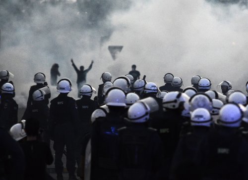 185808_bahrain_tear_gas.jpg