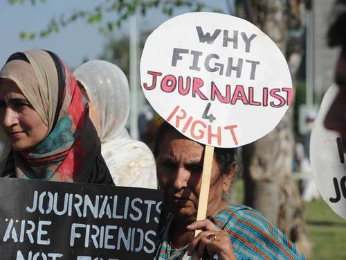 193999_attacks_against_journalists_pakistan.jpg