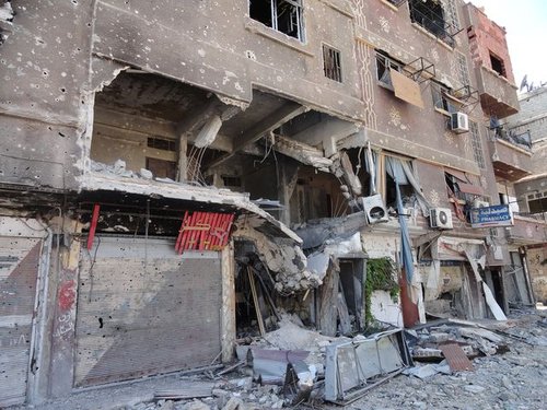 194560_a_destroyed_building_in_yarmouk_syria_may_2014.jpg