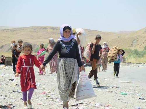 199071_displaced_yezidis_fleeing_mount_sinjar.jpg