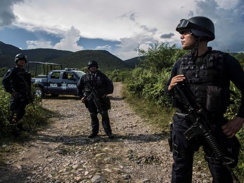 206732_mexican_federal_forces_takes_over_security_in_iguala_and_tixla1.jpg