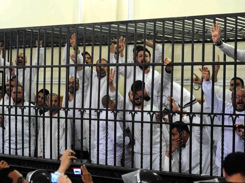 206737_supporters_of_former_egyptian_president_mursi_standing_trial_on_ch_oncWtW7.jpg