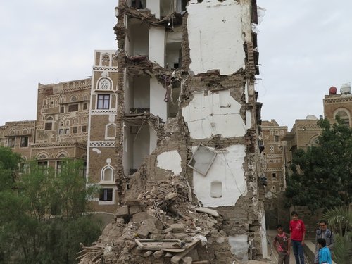 212846_yemen_airstrikes_0_rHORgiL.jpg