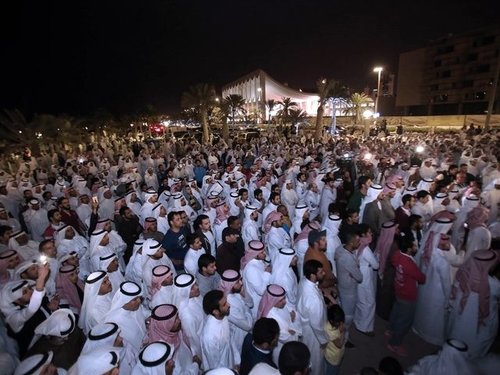 223043_kuwaiti_men_gather_to_deman_the_release_of_masallam_al-barrak.jpg