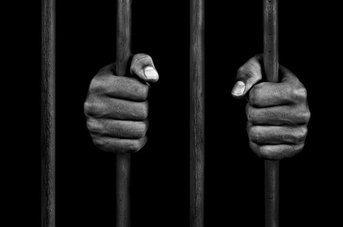 233307_hands_of_a_prisoner_on_prison_bars.jpg