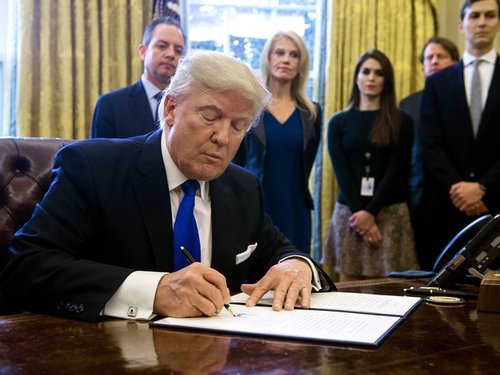 236101_donald_trump_signs_executive_orders_J34YVbh.jpg