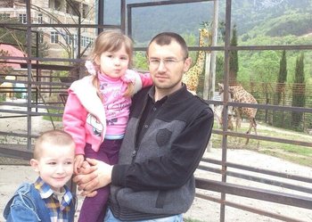 Emir-Usein Kuku and his children