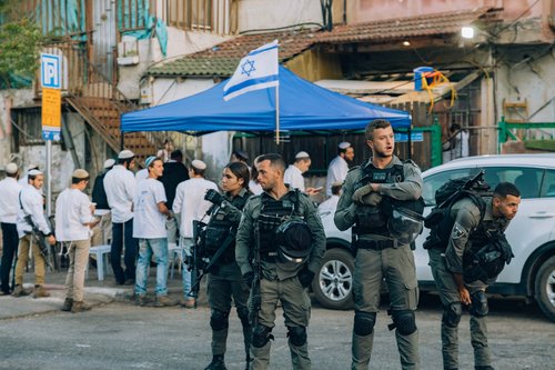 Palestinian residents of the Sheikh Jarrah neighbourhood in occupied East Jerusalem have been holding peaceful demonstrations against the imminent forcible eviction on four Palestinian families. Demonstrators were met with excessive and unnecessary force.