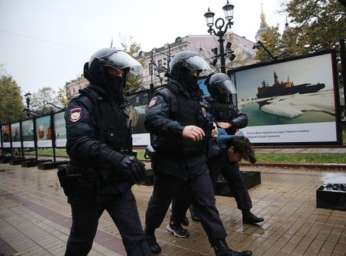 Protestors gather at unsanctioned anti-war and anti-mobilization rally in Moscow