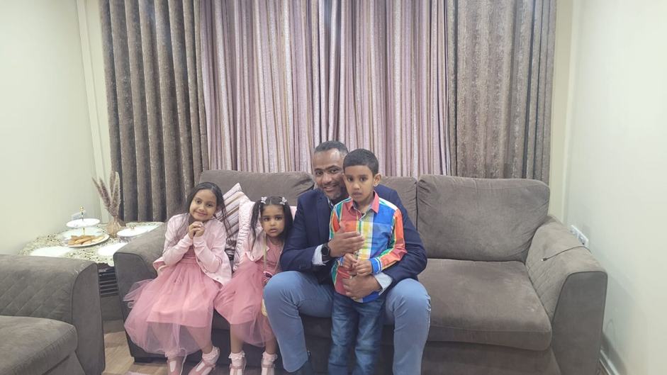 Photo of Ahmed al-Doush with his Children for UA MDE 23/9162/2025