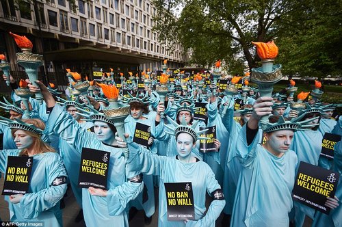 3FA8A7E200000578-4451840-Dozens_of_women_took_up_position_outside_US_emba_k3tSXqe.jpg