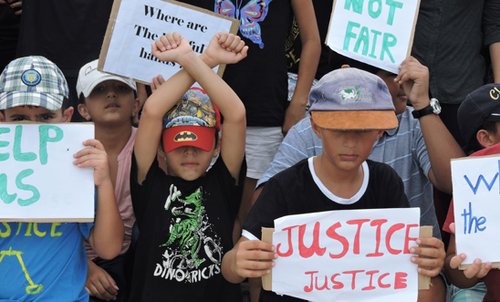 548x331_nauru_kids_protest.jpg