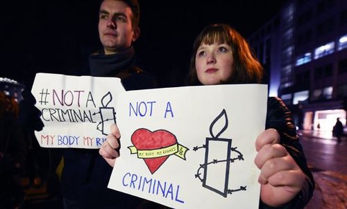548x331_pro-choice_rally_in_support_of_21_year_old_woman_charged_with_abortion2_0.jpg