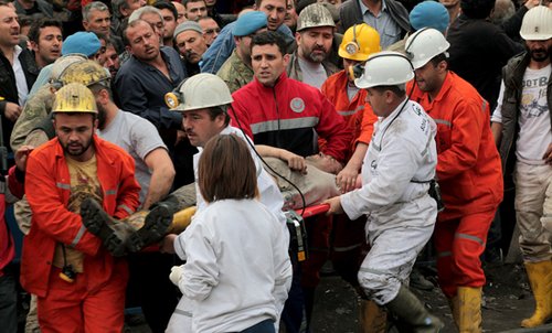 Rescue workers carry a miner on May 14, 2014 in Soma, Turkey