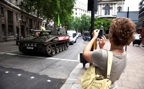 640x450_att_london_tank_stunt.jpg