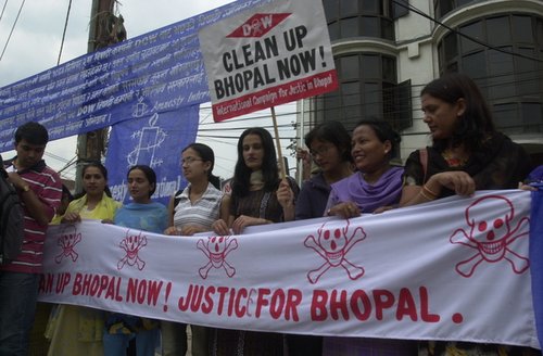 71796_amnesty_nepal_bhopal_action.jpg