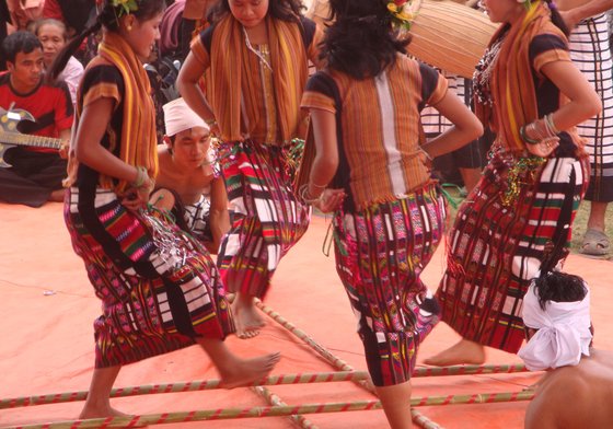 Bawm dancers