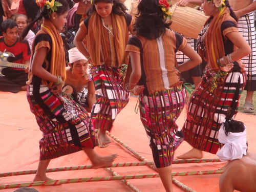 Bawm dancers