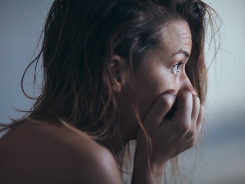 DV2C_woman_0.jpg