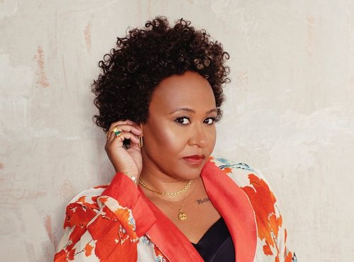 Emeli is pictured wearing a floral top and gold necklace