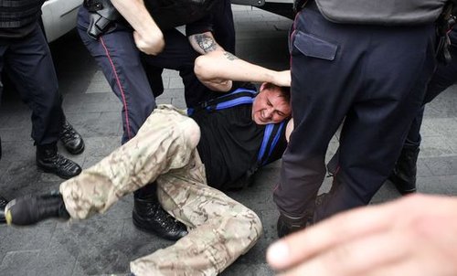 GettyImages-1149444504_Protest_solidarity_with_Golunov_12062019_1.jpg