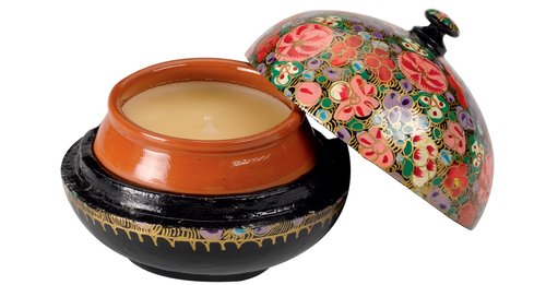 Prashanda lavender and vanilla-scented beeswax candle