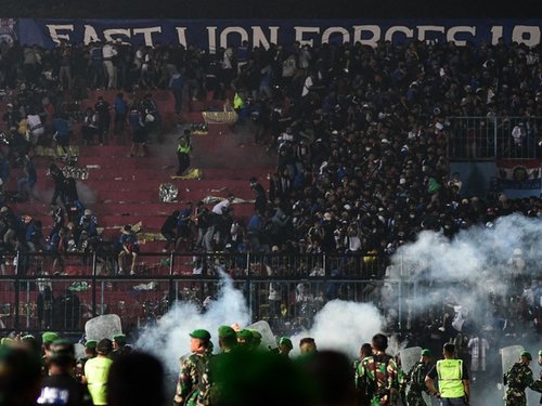 Indonesia20football20tear20gas20and20deaths20AFP20via20Getty20Images20USE_BzwJoEY.jpg