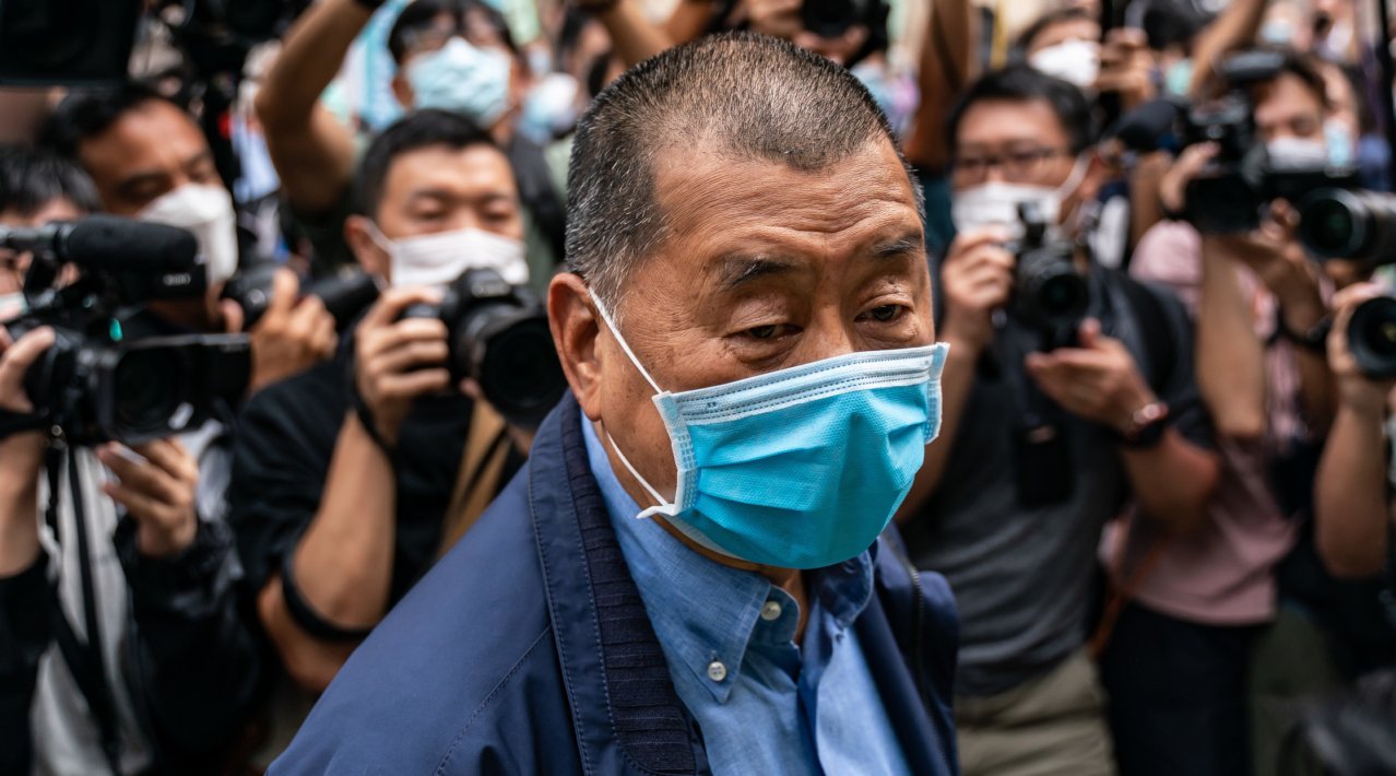 Image shows Jimmy Lai coming to court with facemask on