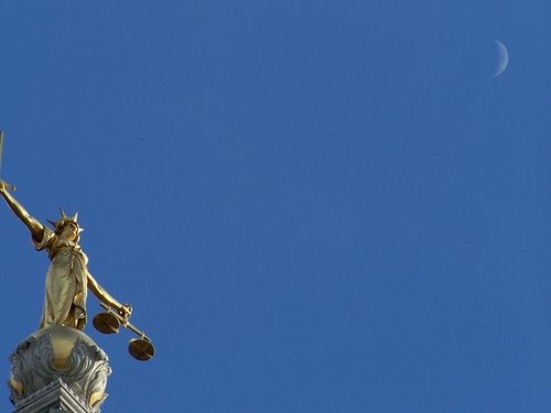Justice_statue_0.jpg