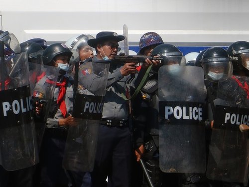 Myanmar20soldiers20target20protesters20in20202120AFP20via20Getty20Images_0.jpg