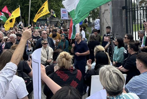 Paddy20speaking20at20anit-Islamaphobia20rally20in20Belfast20Aug20202420cr_fadCKYD.jpg