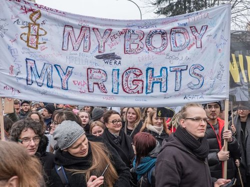 Poland_black_friday_march_-_Grzegorz_C5BBukowski_Amnesty_International_2.jpg