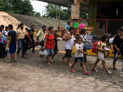USA_-_migrant_caravan_0.jpg