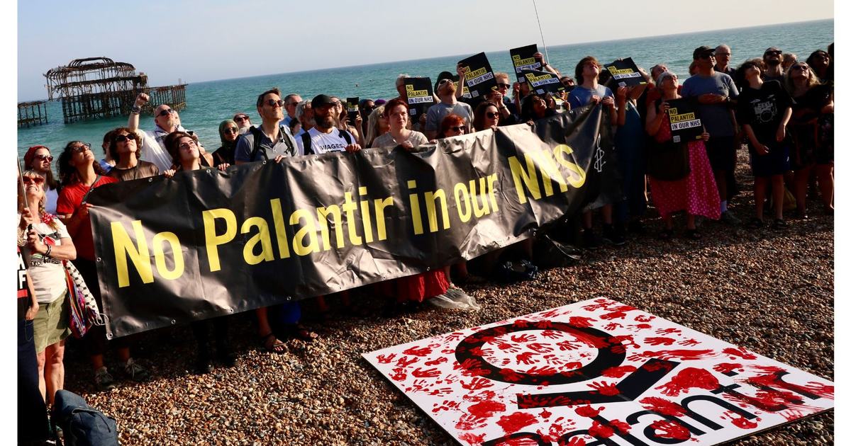 UK: Health workers and activists brand Palantir a company "with blood on its hands" in Brighton beach protest