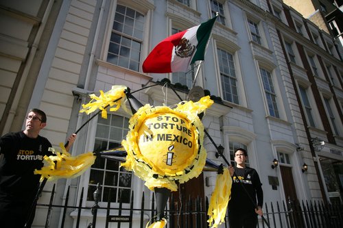 Amnesty UK protest outside Mexican Embassy ahead of Mexican President visit, Mar